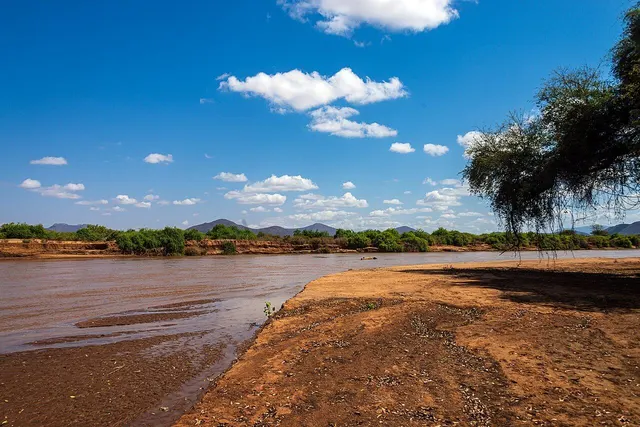 Riverbank near the camp. Photo: Daniel Case, CC BY-SA 4.0, via Wikimedia Commons